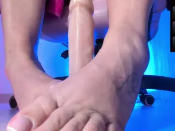 Saskyaajohnson  live sex cam