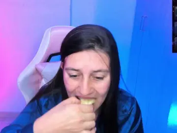 Saskyaajohnson  live sex cam