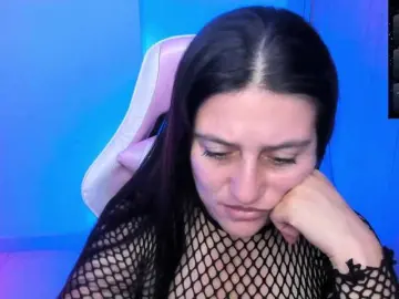 Saskyaajohnson  live sex cam