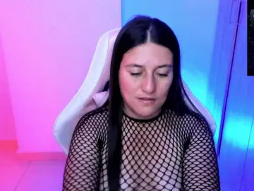 Saskyaajohnson  live sex cam