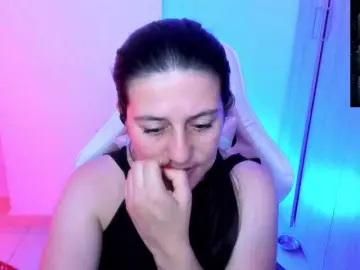 Saskyaajohnson  live sex cam
