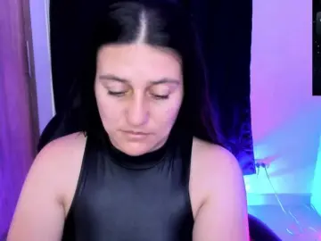 Saskyaajohnson  live sex cam