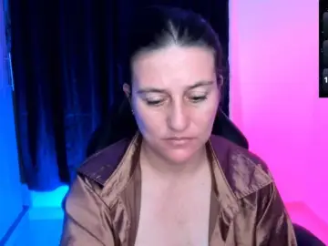 Saskyaajohnson  live sex cam