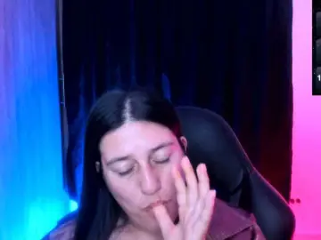 Saskyaajohnson  live sex cam