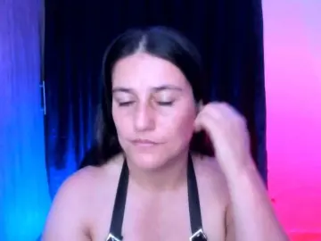 Saskyaajohnson  live sex cam