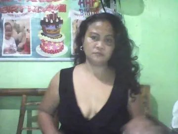 Juicy-Booty  live sex cam