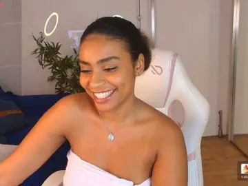 Naya-Milano  live sex cam