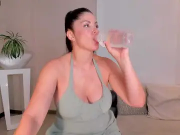SunnyRiversX  live sex cam