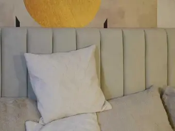 MiaJolie  live sex cam