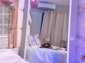 Naughtyyindiann  live sex cam