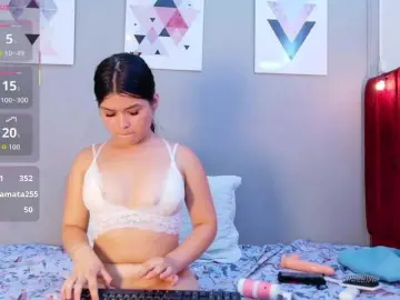 Naughtyyindiann  live sex cam