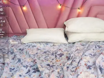 Naughtyyindiann  live sex cam