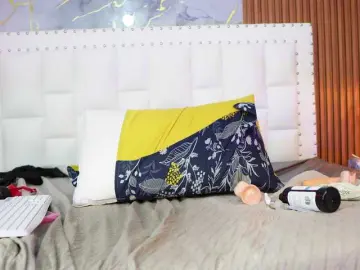 Naughtyyindiann  live sex cam