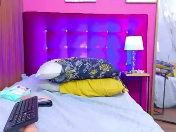 Naughtyyindiann  live sex cam