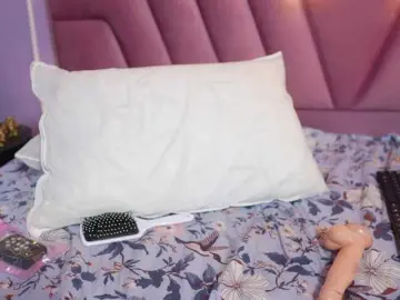 Naughtyyindiann  live sex cam