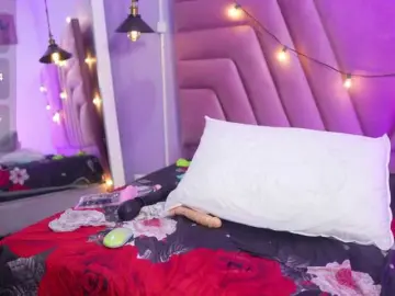 Naughtyyindiann  live sex cam