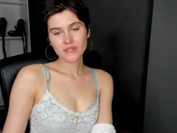 Soft-sarah  live sex cam