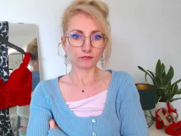 CinderellaMoon  live sex cam