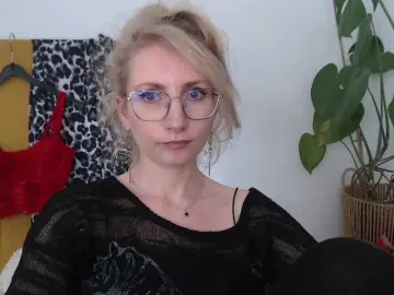 CinderellaMoon  live sex cam