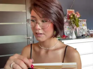Mikiora  live sex cam