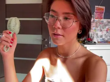 Mikiora  live sex cam