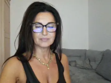 MilfRalia  live sex cam