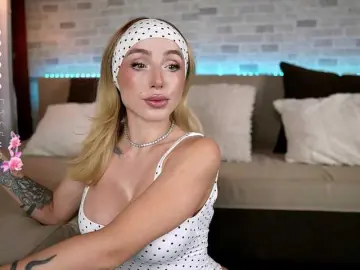 Babyyyluna  live sex cam