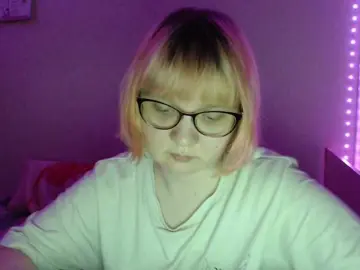 Bonnie-Petite  live sex cam