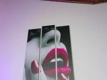 Emiili-Clark  live sex cam