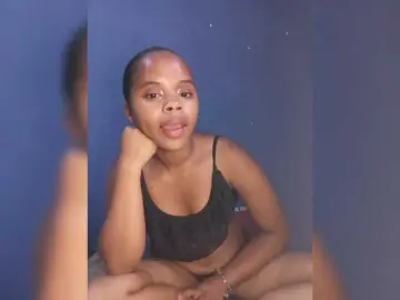 Maella2  live sex cam