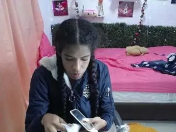 Thianahorny  live sex cam