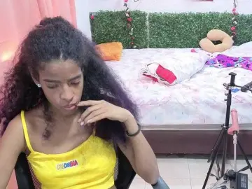 Thianahorny  live sex cam
