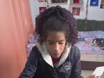 Thianahorny  live sex cam