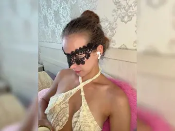 U-Moni  live sex cam