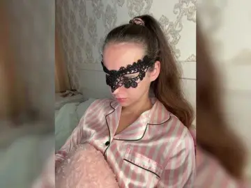 U-Moni  live sex cam