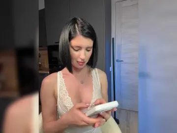 Alllyaaa  live sex cam