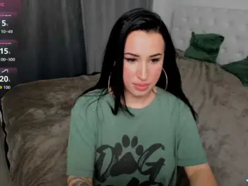 Hotmorenaxxx  live sex cam