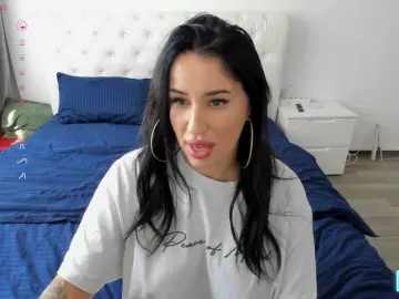 Hotmorenaxxx  live sex cam