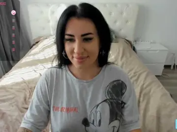 Hotmorenaxxx  live sex cam