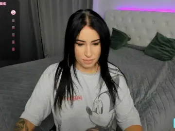 Hotmorenaxxx  live sex cam