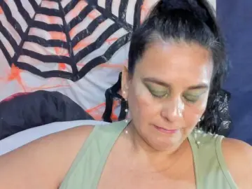 Sharlot-curvy  live sex cam