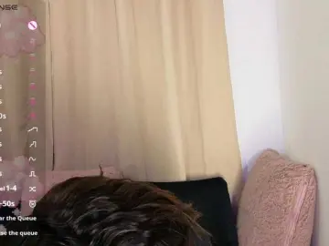 Lesliee22  live sex cam