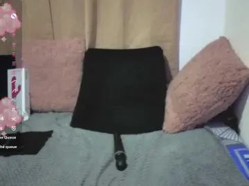 Lesliee22  live sex cam