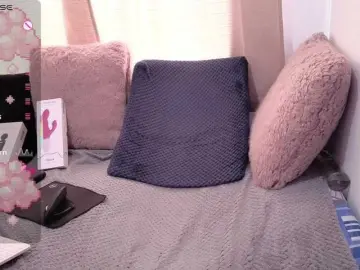 Lesliee22  live sex cam
