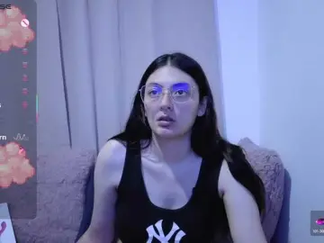 Lesliee22  live sex cam