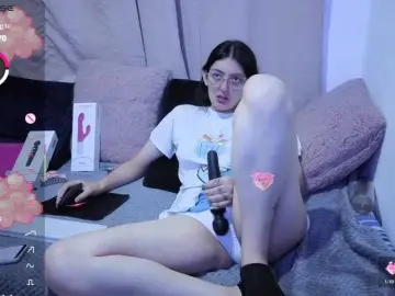 Lesliee22  live sex cam