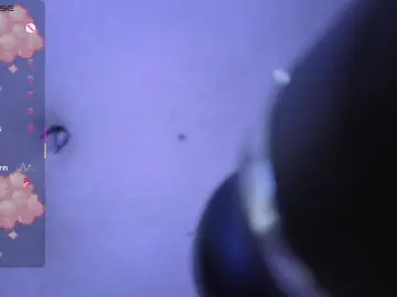Lesliee22  live sex cam