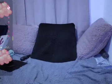 Lesliee22  live sex cam