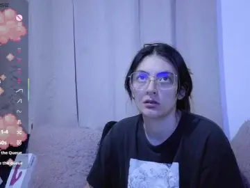 Lesliee22  live sex cam