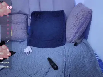 Lesliee22  live sex cam